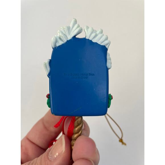 Sledding Tweety Bird ornament - Picture 3 of 4